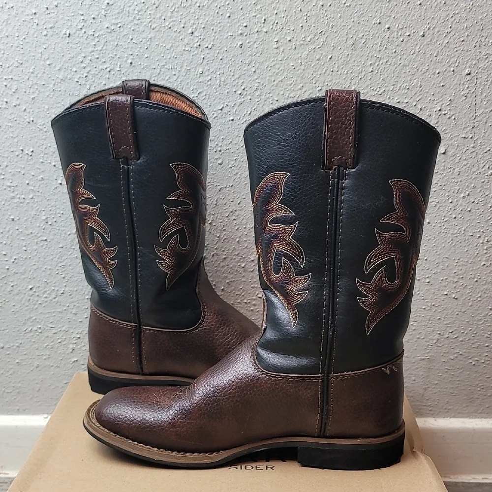 Boys Austin Black and Brown Western Boots Size 13y
